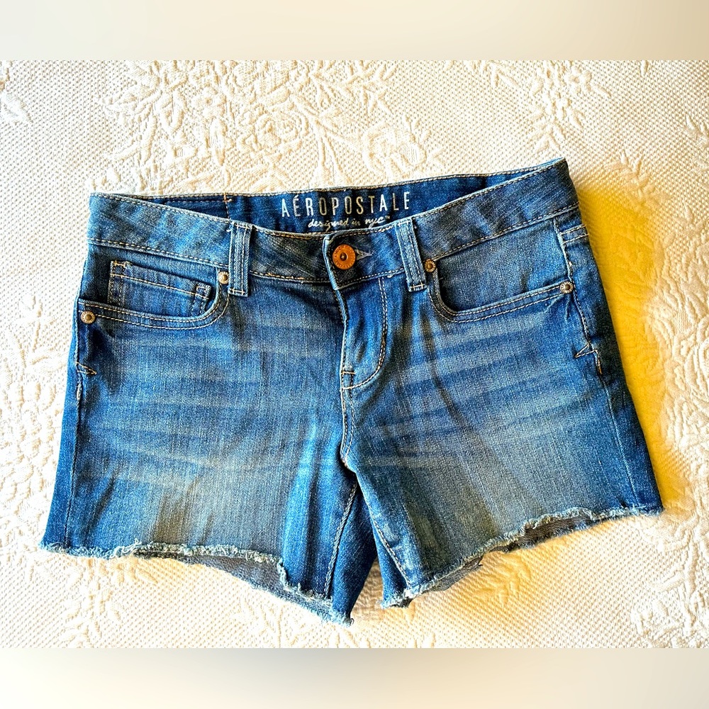 Aeropostale jean shorts, mid rise
juniors’ size 0